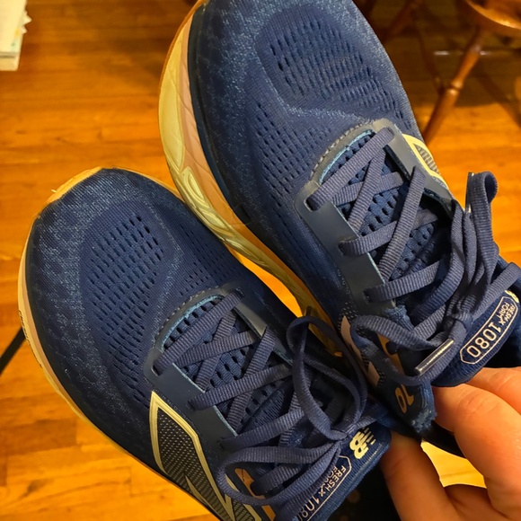 2 week old New Balance Fresh Foam X 1080v14 size 8 wide width (womens) - Picture 2 of 4